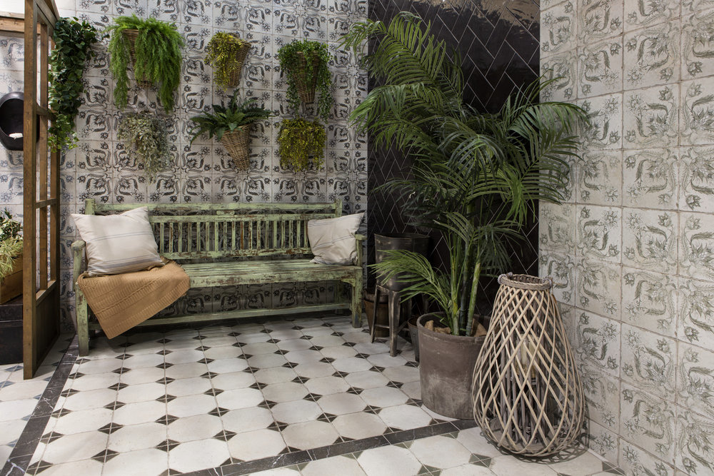 Angoli Black tile